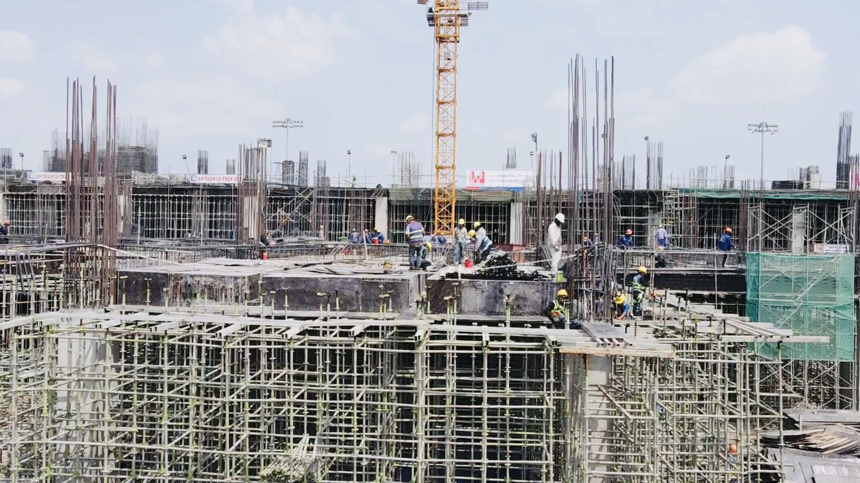Nhà ga T3 sân bay Tân Sơn Nhất tăng tốc trong những ngày nắng nóng đổ lửa- Ảnh 1. Nhà ga T3 sân bay Tân Sơn Nhất tăng tốc trong những ngày nắng nóng đổ lửa- Ảnh 1.