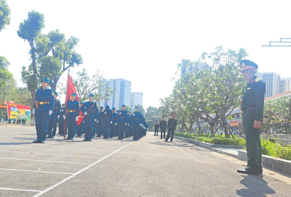 Mỗi ngày đội hình tập diễu binh phải luyện cho đến khi cả Đại đội như 1 thể thống nhất.