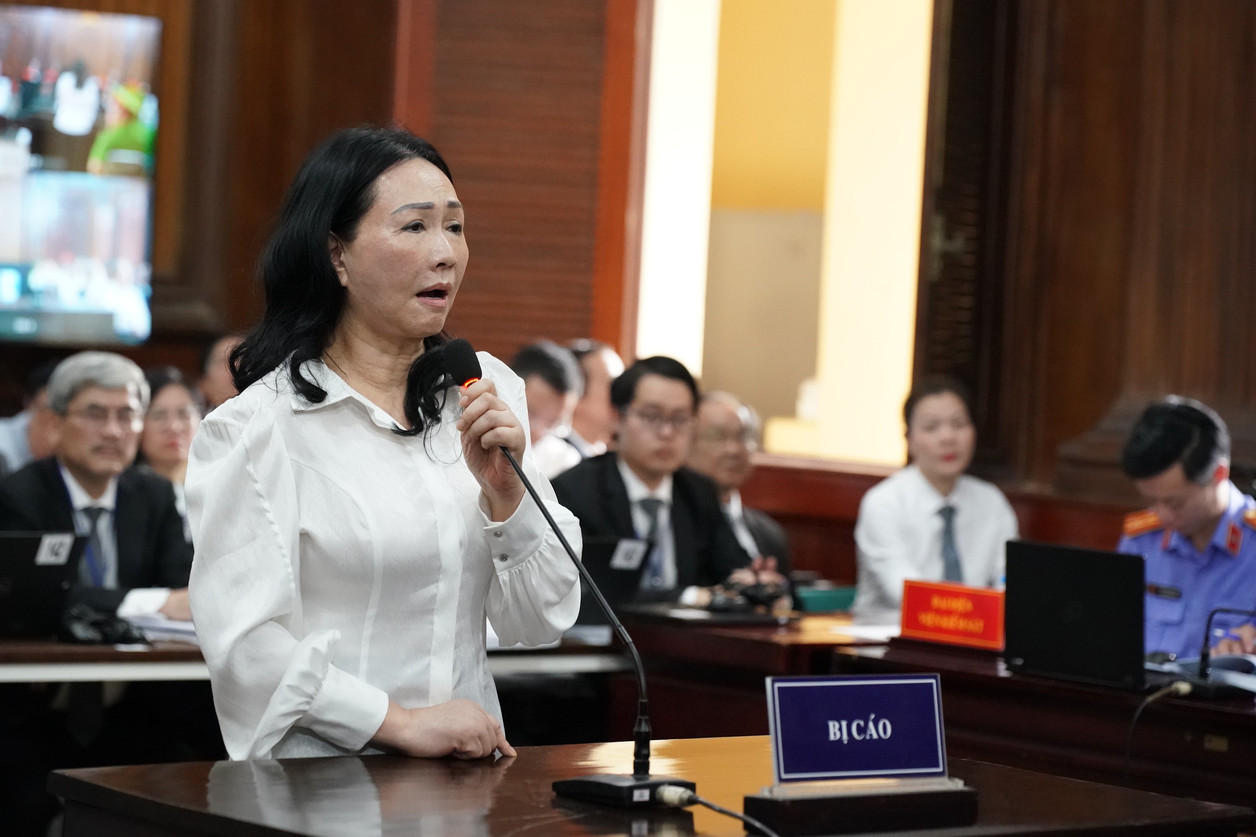 Nội dung xét xử vụ án Trương Mỹ Lan - Vạn Thịnh Phát ngày đầu tiên- Ảnh 1. Nội dung xét xử vụ án Trương Mỹ Lan - Vạn Thịnh Phát ngày đầu tiên- Ảnh 1.
