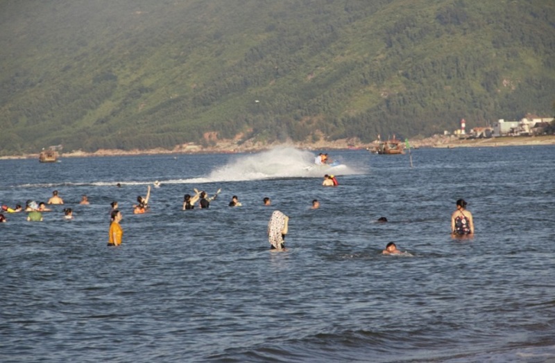 Hà Tĩnh có nhiều bãi biển đẹp, nước trong xanh, là điểm đến du lịch, nghĩ dưỡng hấp dẫn du khách