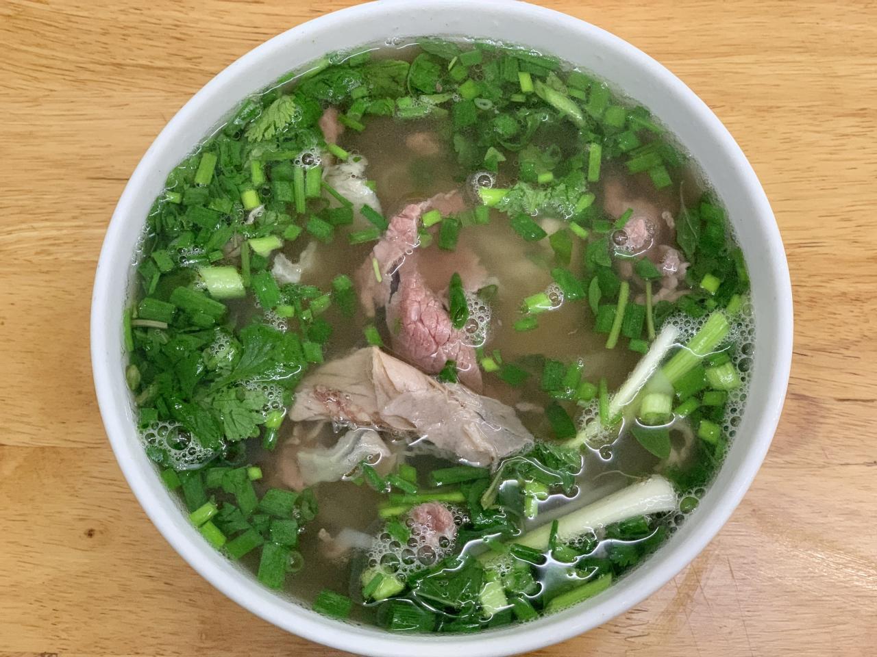 Pho-70-Nam-Ha-Noi-3-2 - Vietnam.vn Một bát phở tái nạm tại quán có giá 45.000 đồng. Ảnh: Nhật Minh