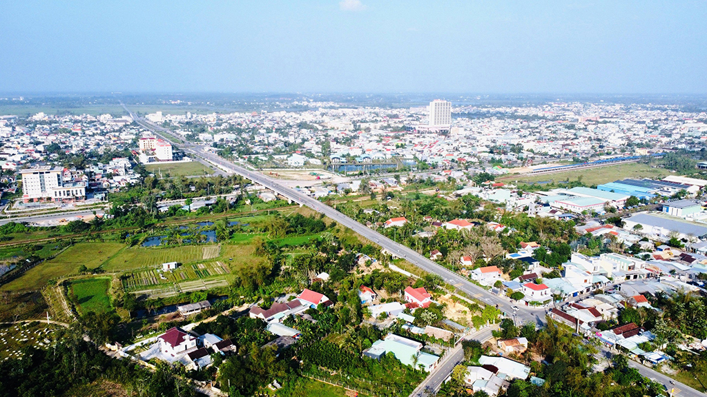 Quảng Nam đặt tầm nhìn trở thành thành phố trực thuộc Trung ương- Ảnh 1.