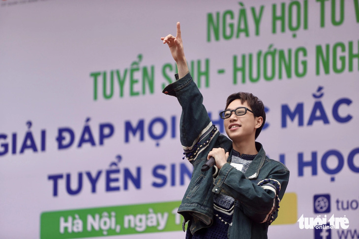 Double2T mang À lôi, Theo anh về bản đến Ngày hội Tư vấn tuyển sinh - Hướng nghiệp 2024 tại Hà Nội - Ảnh: NGUYỄN KHÁNH Double2T mang À lôi, Theo anh về bản đến Ngày hội Tư vấn tuyển sinh - Hướng nghiệp 2024 tại Hà Nội - Ảnh: NGUYỄN KHÁNH