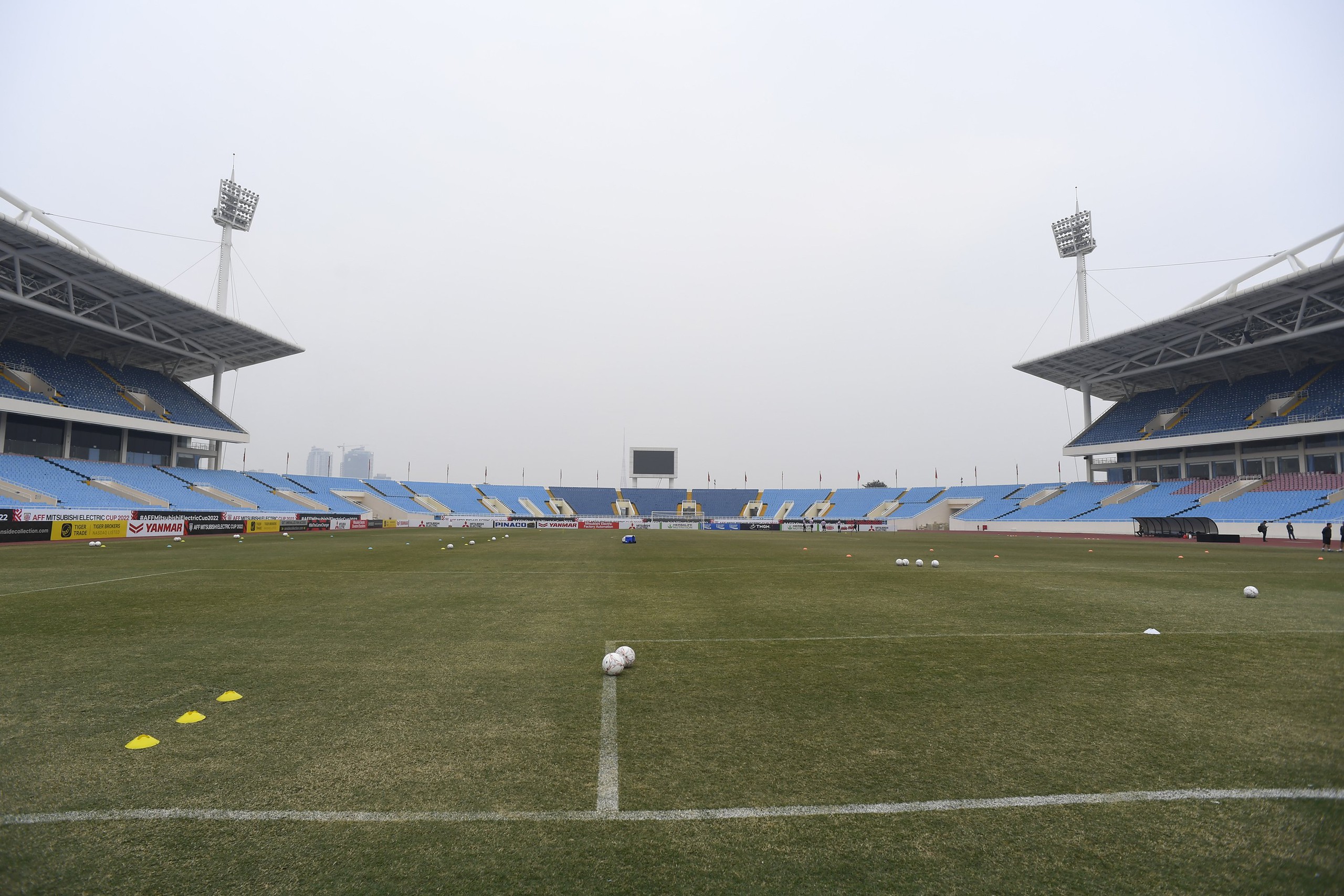 Sân Hà Đông không đủ 'tuổi' để chọn đá V-League, chưa chốt đội nào phải rời Hàng Đẫy- Ảnh 2.
