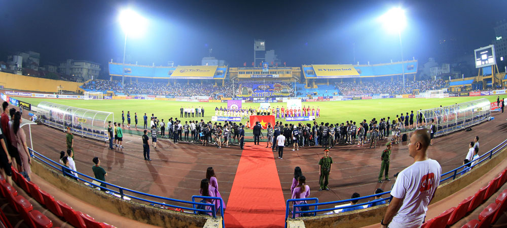 Sân Hà Đông không đủ 'tuổi' để chọn đá V-League, chưa chốt đội nào phải rời Hàng Đẫy- Ảnh 1. Sân Hà Đông không đủ 'tuổi' để chọn đá V-League, chưa chốt đội nào phải rời Hàng Đẫy- Ảnh 1.