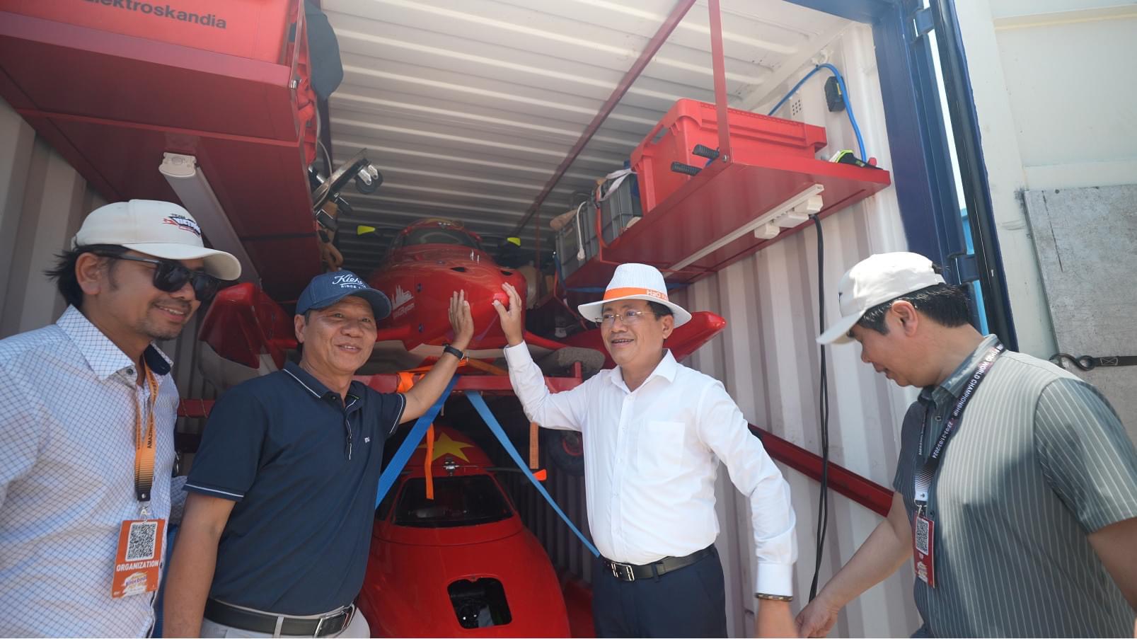 Siêu thuyền máy F1 cập bến tại Bình Định- Ảnh 1. Siêu thuyền máy F1 cập bến tại Bình Định- Ảnh 1.