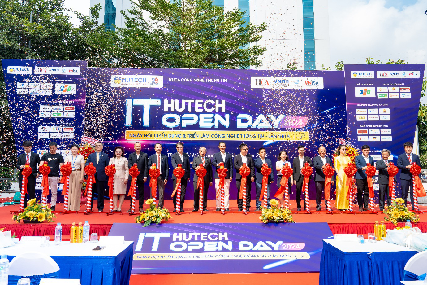 Sinh viên tham gia phỏng vấn tại HUTECH IT Open Day 2024- Ảnh 1. Sinh viên tham gia phỏng vấn tại HUTECH IT Open Day 2024- Ảnh 1.