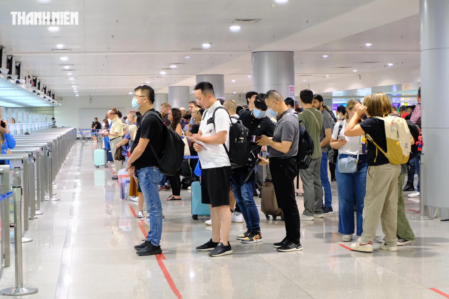 Sở Du lịch TP.HCM đề xuất giảm thời gian xuất, nhập cảnh ở Tân Sơn Nhất- Ảnh 1.