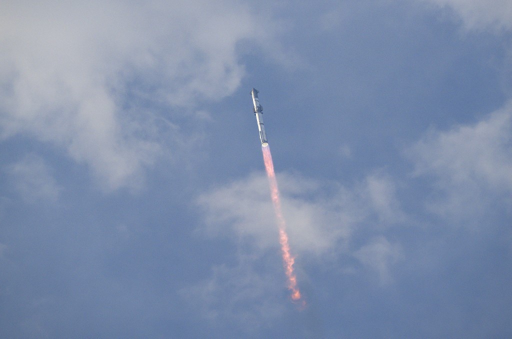 SpaceX thử nghiệm tàu vũ trụ Starship để đưa con người lên mặt trăng- Ảnh 1. SpaceX thử nghiệm tàu vũ trụ Starship để đưa con người lên mặt trăng- Ảnh 1.
