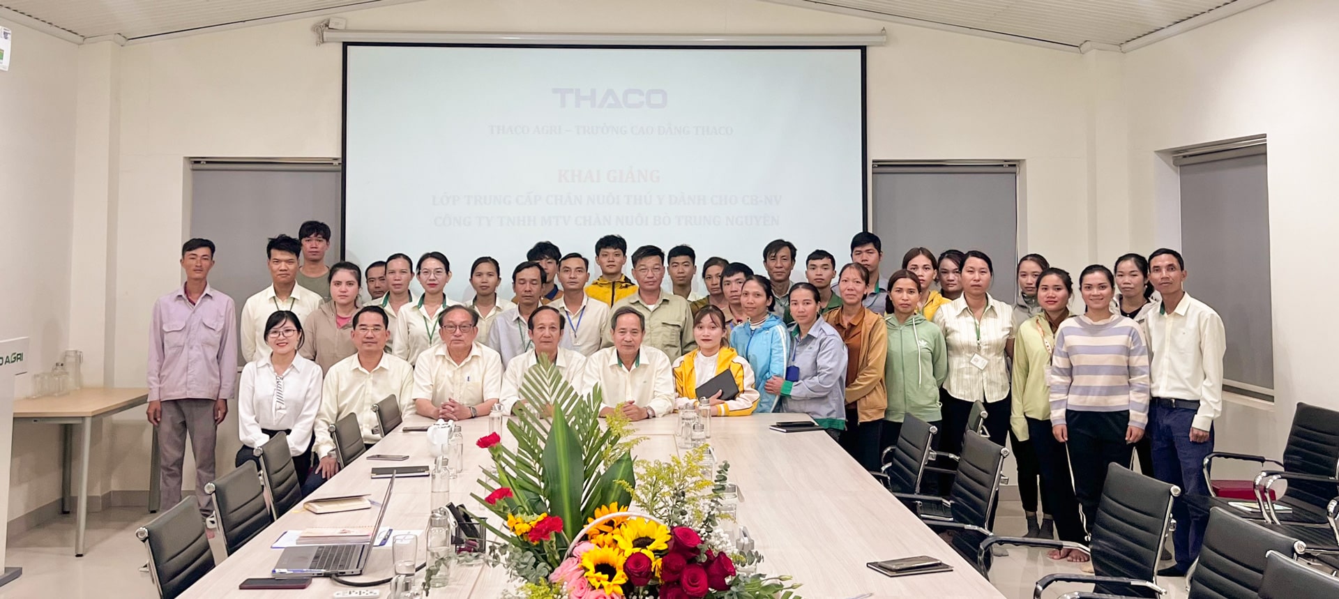 Khai giảng lớp Trung cấp Chăn nuôi – thú y tại Công ty TNHH MTV Chăn nuôi bò Trung Nguyên (KLH Ia Puch) Khai giảng lớp Trung cấp Chăn nuôi – thú y tại Công ty TNHH MTV Chăn nuôi bò Trung Nguyên (KLH Ia Puch)