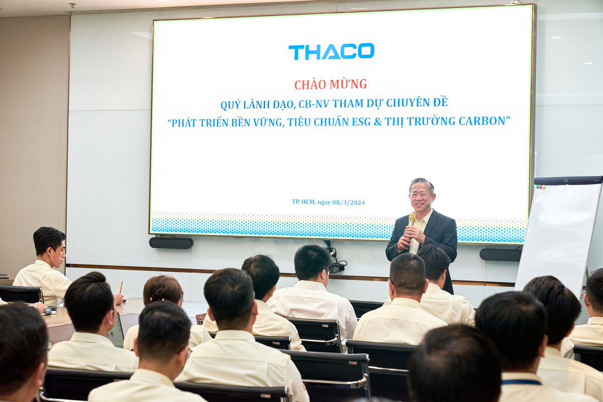 Tổng Giám đốc THACO Phạm Văn Tài phát biểu tại buổi đào tạo Tổng Giám đốc THACO Phạm Văn Tài phát biểu tại buổi đào tạo