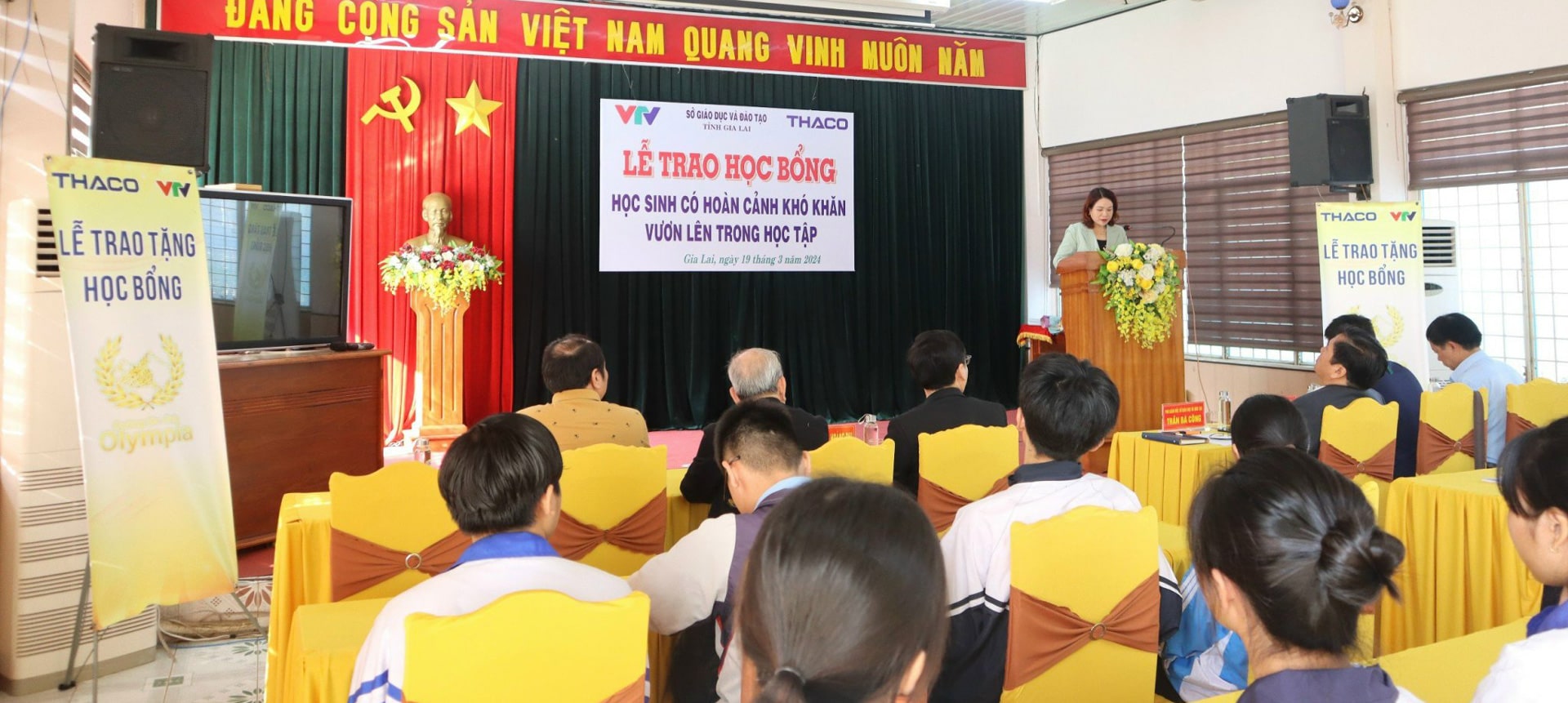 Lễ trao học bổng cho học sinh có hoàn cảnh khó khăn, vươn lên trong học tập Lễ trao học bổng cho học sinh có hoàn cảnh khó khăn, vươn lên trong học tập