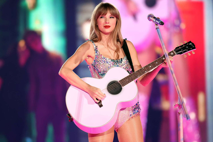 Taylor Swift luyện tập thế nào mà tràn đầy năng lượng, bền bỉ, sung sức?- Ảnh 2. Giữa các chặng lưu diễn, Taylor Swift dành 24 giờ để nghỉ ngơi và nạp lại năng lượng - Ảnh: People
