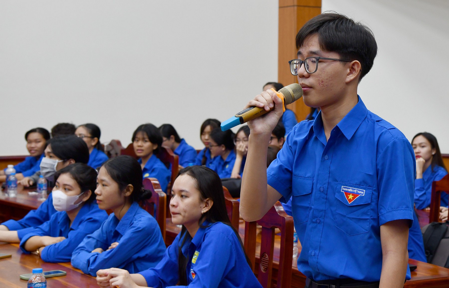Thanh niên An Giang tham dự đối thoại với lãnh đạo tỉnh - Ảnh: H.H.