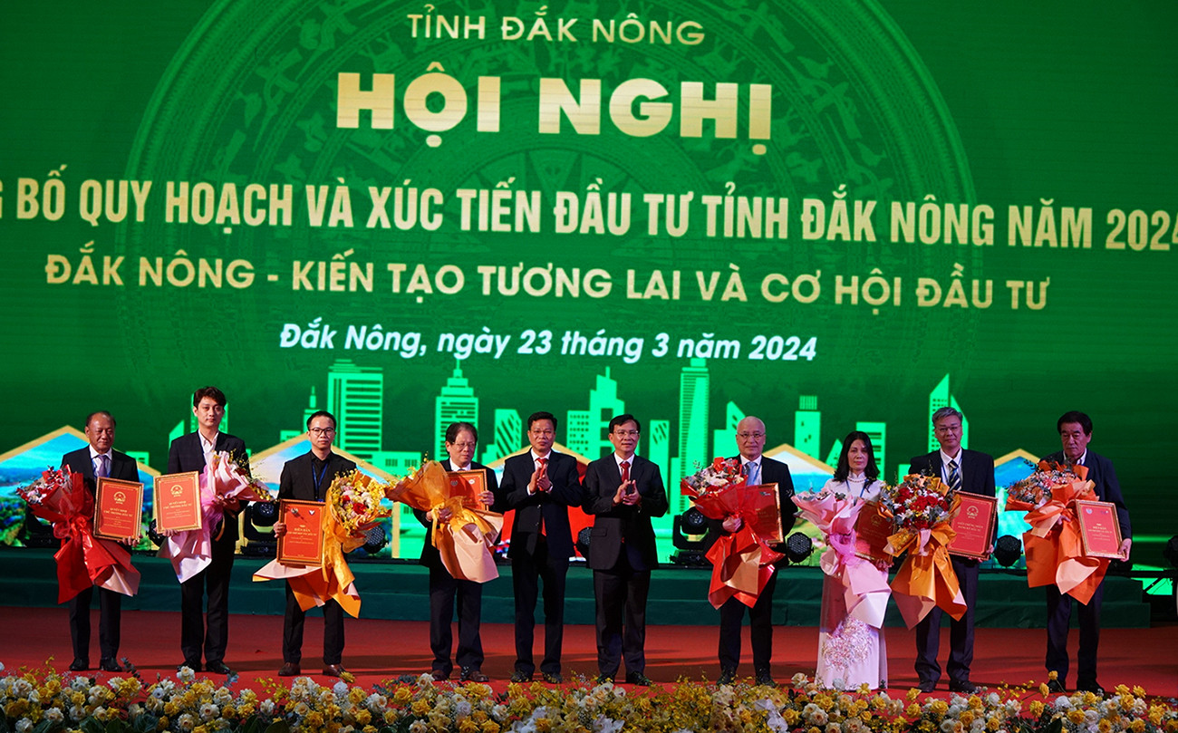 Tháo gỡ 3 nút thắt để Đắk Nông phát triển bứt phá- Ảnh 2. Tháo gỡ 3 nút thắt để Đắk Nông phát triển bứt phá- Ảnh 2.
