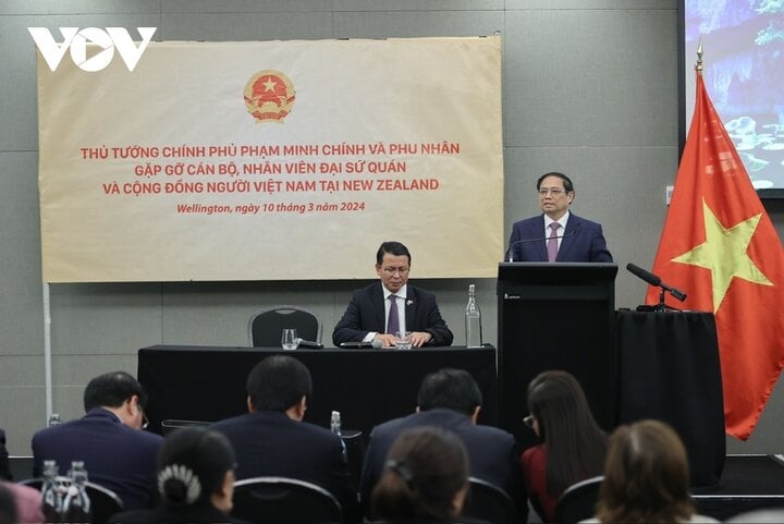 Thủ tướng Phạm Minh Chính gặp gỡ cán bộ, nhân viên Đại sứ quán và cộng đồng người Việt Nam tại New Zealand.