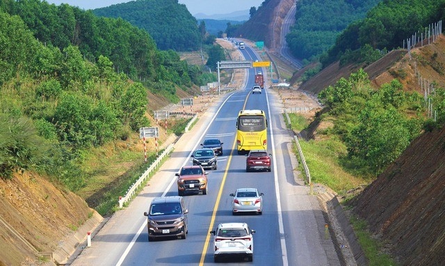 Chính sách - Thủ tướng chỉ đạo sớm nâng cấp các tuyến cao tốc quy mô 2 làn xe