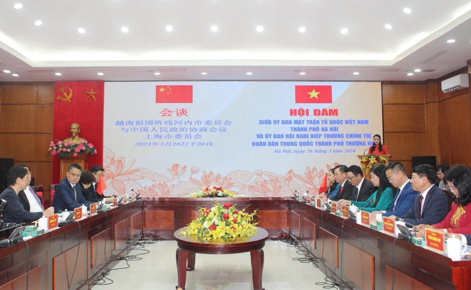 Quang cảnh Hội đàm giữa Ban Thường trực Ủy ban Mặt trận Tổ quốc Việt Nam TP Hà Nội và Đoàn đại biểu Ủy ban Hội nghị hiệp thương chính trị Nhân dân Trung Quốc TP Thượng Hải