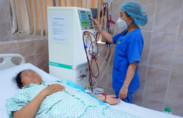 Trì hoãn điều trị bệnh 1 ngày để ăn cưới, người phụ nữ 54 tuổi ở TP HCM nguy kịch - Ảnh 2. Trì hoãn điều trị bệnh 1 ngày để ăn cưới, người phụ nữ 54 tuổi ở TP HCM nguy kịch - Ảnh 2.
