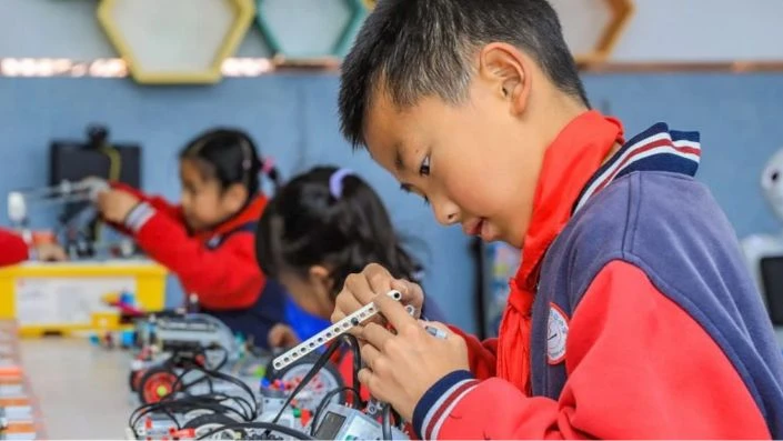 Trung Quốc phát động chiến dịch AI thúc đẩy giáo dục