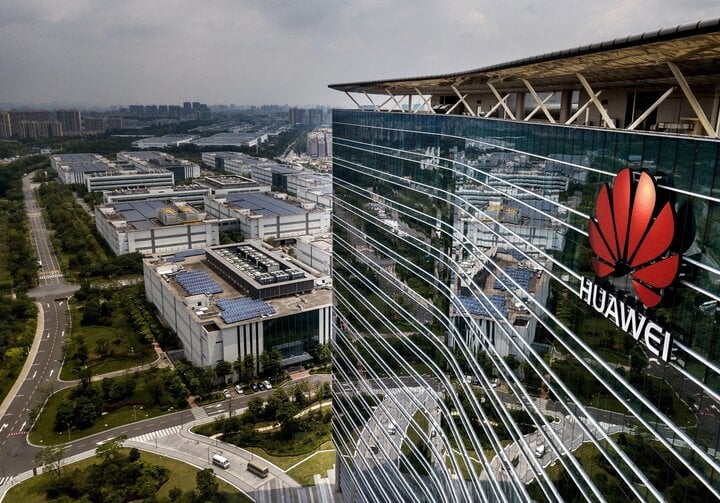 Tòa nhà chính của Huawei tại khu sản xuất gần thành phố Thâm Quyến, tỉnh Quảng Đông, Trung Quốc. (Ảnh: Getty Images)