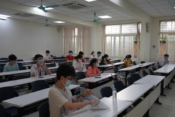 Trường THPT chuyên dừng tuyển hệ không chuyên- Ảnh 1. Trường THPT chuyên dừng tuyển hệ không chuyên- Ảnh 1.