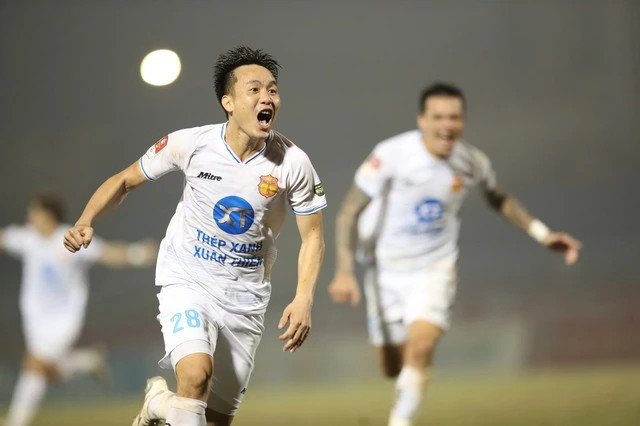 V-League trở lại hứa hẹn ‘nóng bỏng tay’, đừng để VAR tạo sóng tranh cãi- Ảnh 1. V-League trở lại hứa hẹn ‘nóng bỏng tay’, đừng để VAR tạo sóng tranh cãi- Ảnh 1.