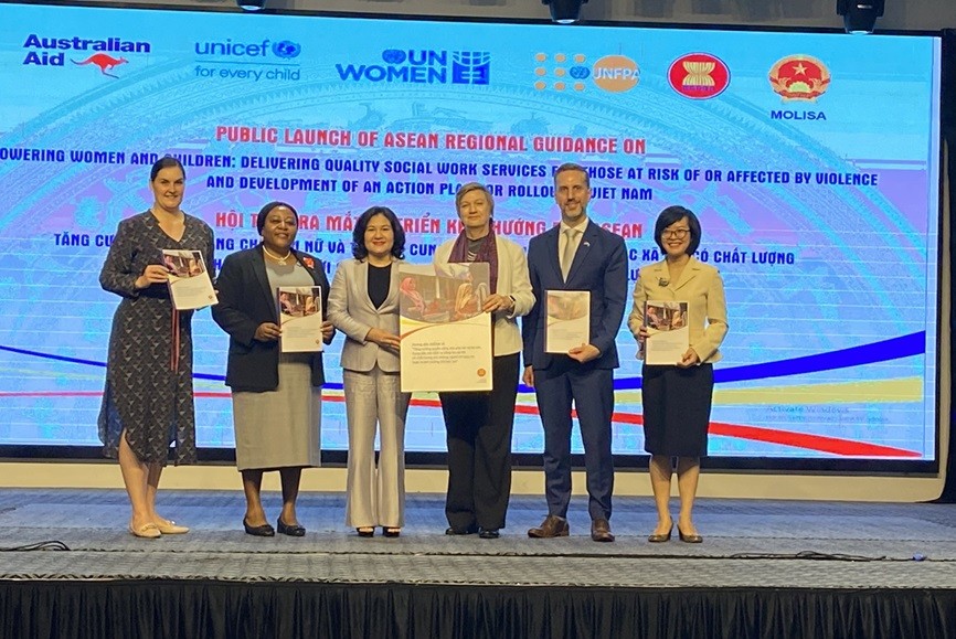 Hội thảo quốc tế kết hợp trực tiếp và trực tuyến triển khai Hướng dẫn ASEAN về tăng cường quyền năng cho phụ nữ và trẻ em Hội thảo quốc tế kết hợp trực tiếp và trực tuyến triển khai Hướng dẫn ASEAN về tăng cường quyền năng cho phụ nữ và trẻ em