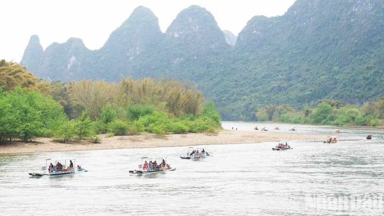[Video] Trải nghiệm đi thuyền trên dòng Ly Giang, Trung Quốc ảnh 1