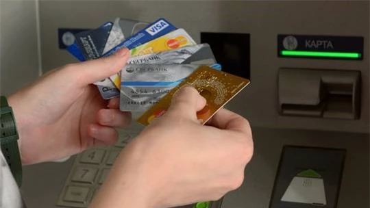 Vụ nợ 8,5 triệu thành 8,8 tỷ đồng: Eximbank nói do nhân viên hết sức máy móc - Ảnh 1. Vụ nợ 8,5 triệu thành 8,8 tỷ đồng: Eximbank nói do nhân viên hết sức máy móc - Ảnh 1.