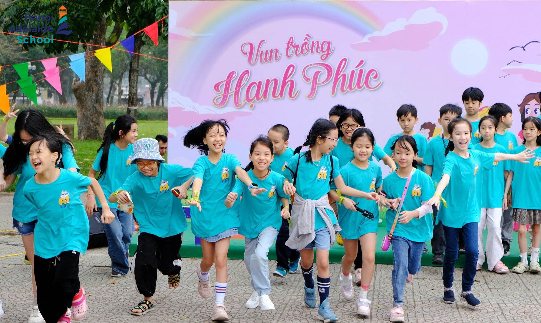 "Vun trồng hạnh phúc" khi thời khắc gắn kết gia đình trở nên thật ý nghĩa- Ảnh 1. "Vun trồng hạnh phúc" khi thời khắc gắn kết gia đình trở nên thật ý nghĩa- Ảnh 1.