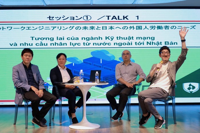 Ông Suganuma Kurato – Giám đốc Suganuma Group, ông Nakamurar Hiroshi – Giám đốc nhân sự CTC Itochu Solutions (Nhật Bản), ông Koshimizu Hideyuki – Tổng giám đốc Fuva Brain (Nhật Bản) tại buổi Workshop. anh 2 (1).jpg