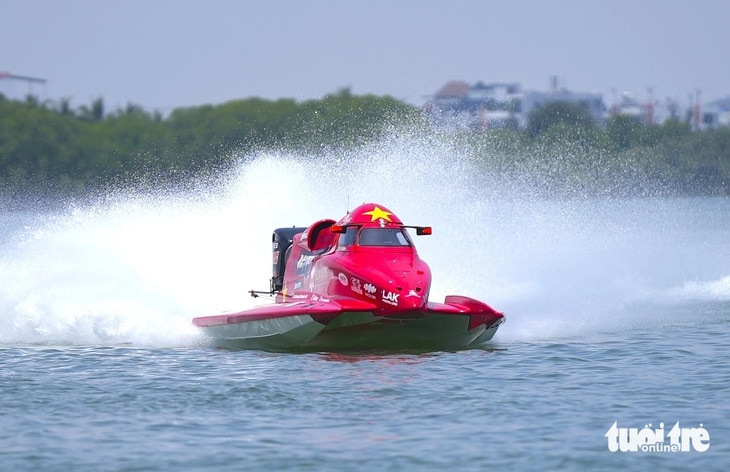 Cận cảnh cuộc đua thuyền máy quốc tế tại Quy Nhơn