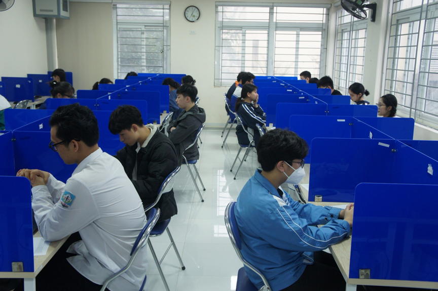 Thi đánh giá năng lực HSA: chép đề mang về, thí sinh bị đình chỉ thi- Ảnh 1. Thi đánh giá năng lực HSA: chép đề mang về, thí sinh bị đình chỉ thi- Ảnh 1.