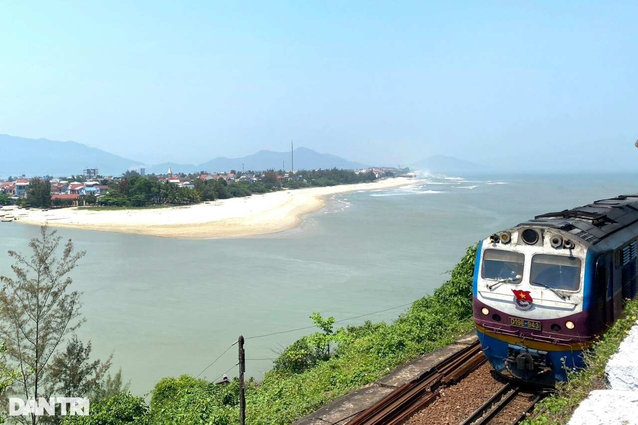 Ngắm tuyến đường sắt được mệnh danh đẹp nhất Việt Nam - 8