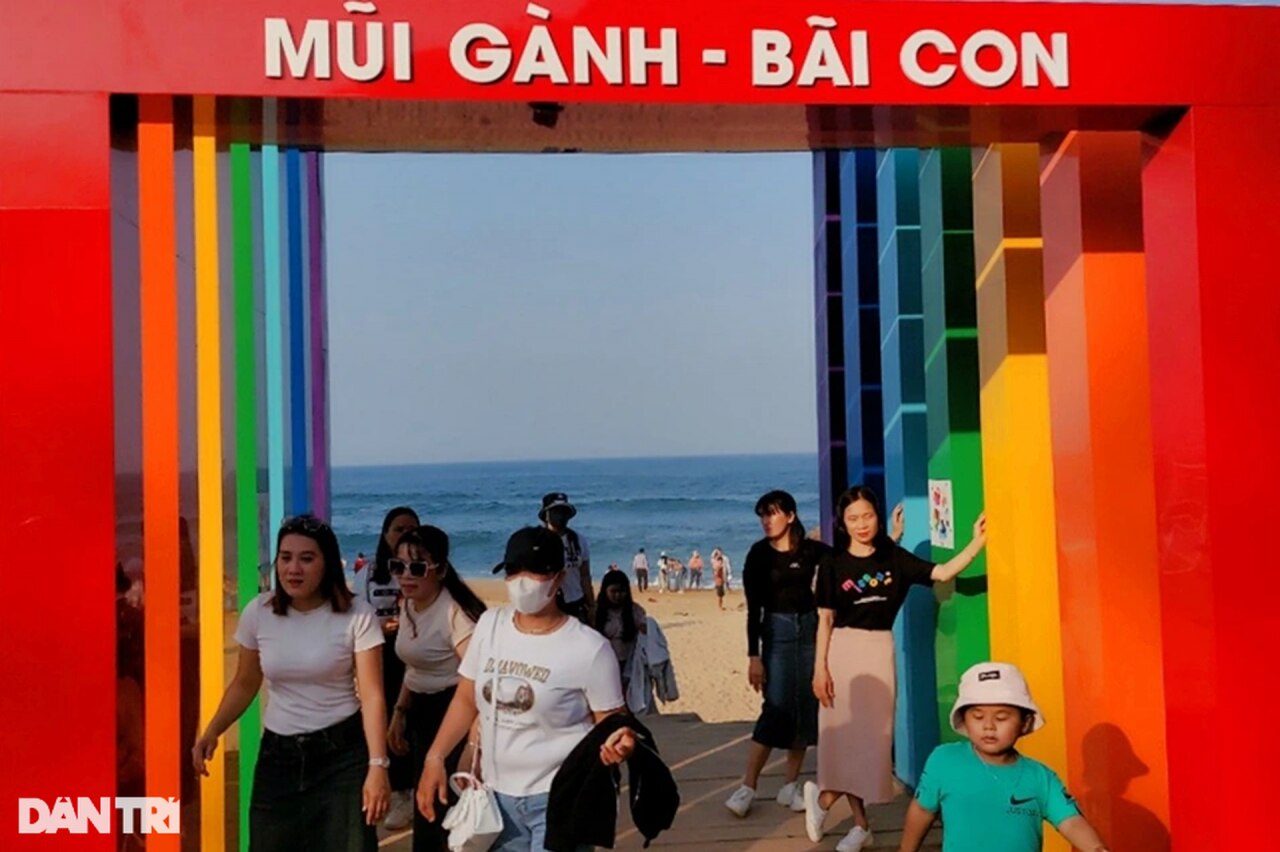 Mũi Gành: Điểm check-in đẹp hoang sơ, hút khách ở Bình Định - 1