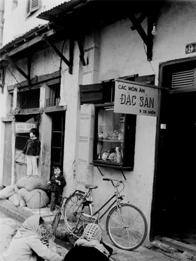 Bồi hồi về lại Hà Nội những năm 1980 qua bộ ảnh hiếm của nhà ngoại giao Anh - Ảnh 6.