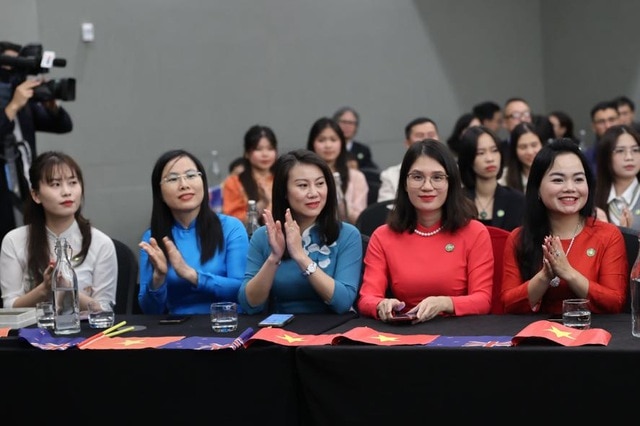 Thủ tướng Phạm Minh Chính gặp mặt, chia sẻ và động viên kiều bào tại New Zealand- Ảnh 8. - Vietnam.vn Thủ tướng Phạm Minh Chính gặp mặt, chia sẻ và động viên kiều bào tại New Zealand- Ảnh 8.