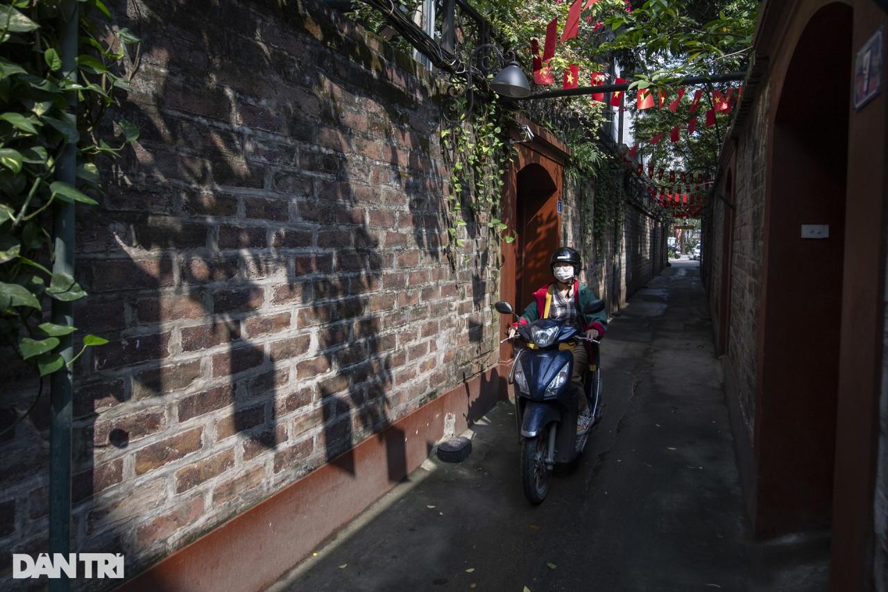 Hàng chục ngôi nhà cổng vòm nằm trong ngách dài chưa tới 100m ở Hà Nội - 8