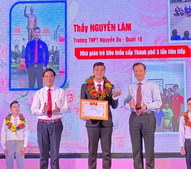 Thầy phó hiệu trưởng 9X có nhiều huy chương vàng ở bộ môn điền kinh Thầy phó hiệu trưởng 9X có nhiều huy chương vàng ở bộ môn điền kinh
