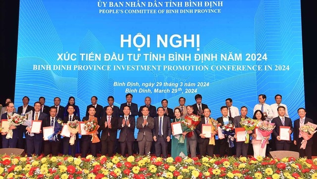 Thu hút, giữ chân nhà đầu tư bằng chất lượng nguồn nhân lực Thu hút, giữ chân nhà đầu tư bằng chất lượng nguồn nhân lực