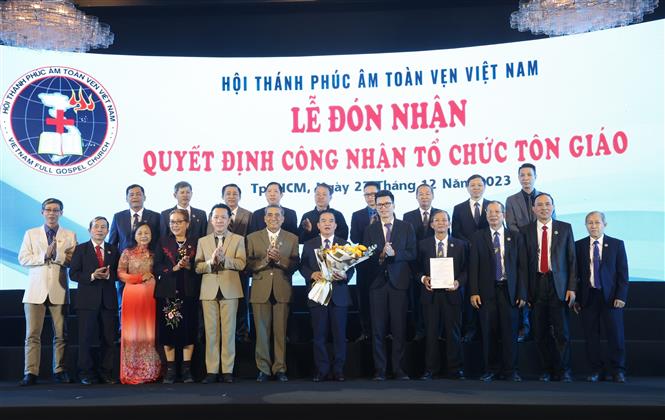 vna_potal_le_don_nhan_quyet_dinh_cong_nhan_to_chuc_ton_giao_doi_voi_hoi_thanh_phuc_am_toan_ven_viet_nam__7150491-2 - Vietnam.vn Chú thích ảnh