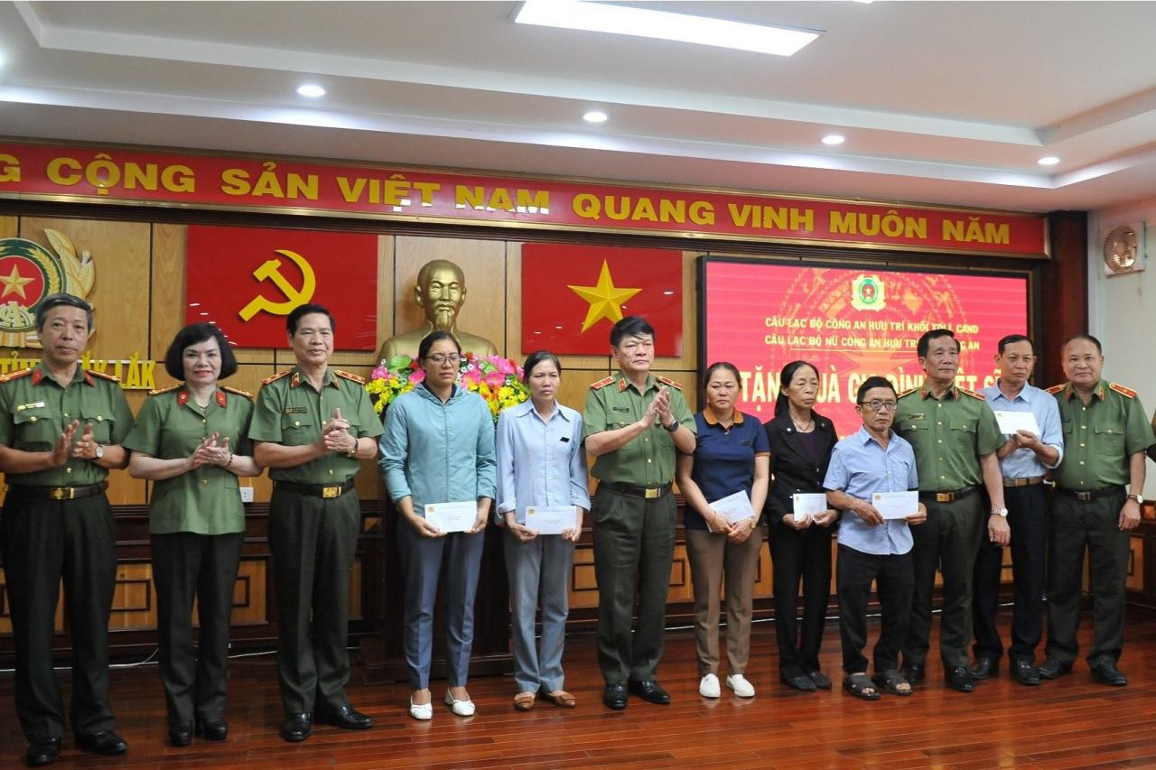 z5264703823883-a9b8bf4cb21276d7a176811584cc702d-1-1241 - Vietnam.vn z5264703823883-a9b8bf4cb21276d7a176811584cc702d-1.jpg