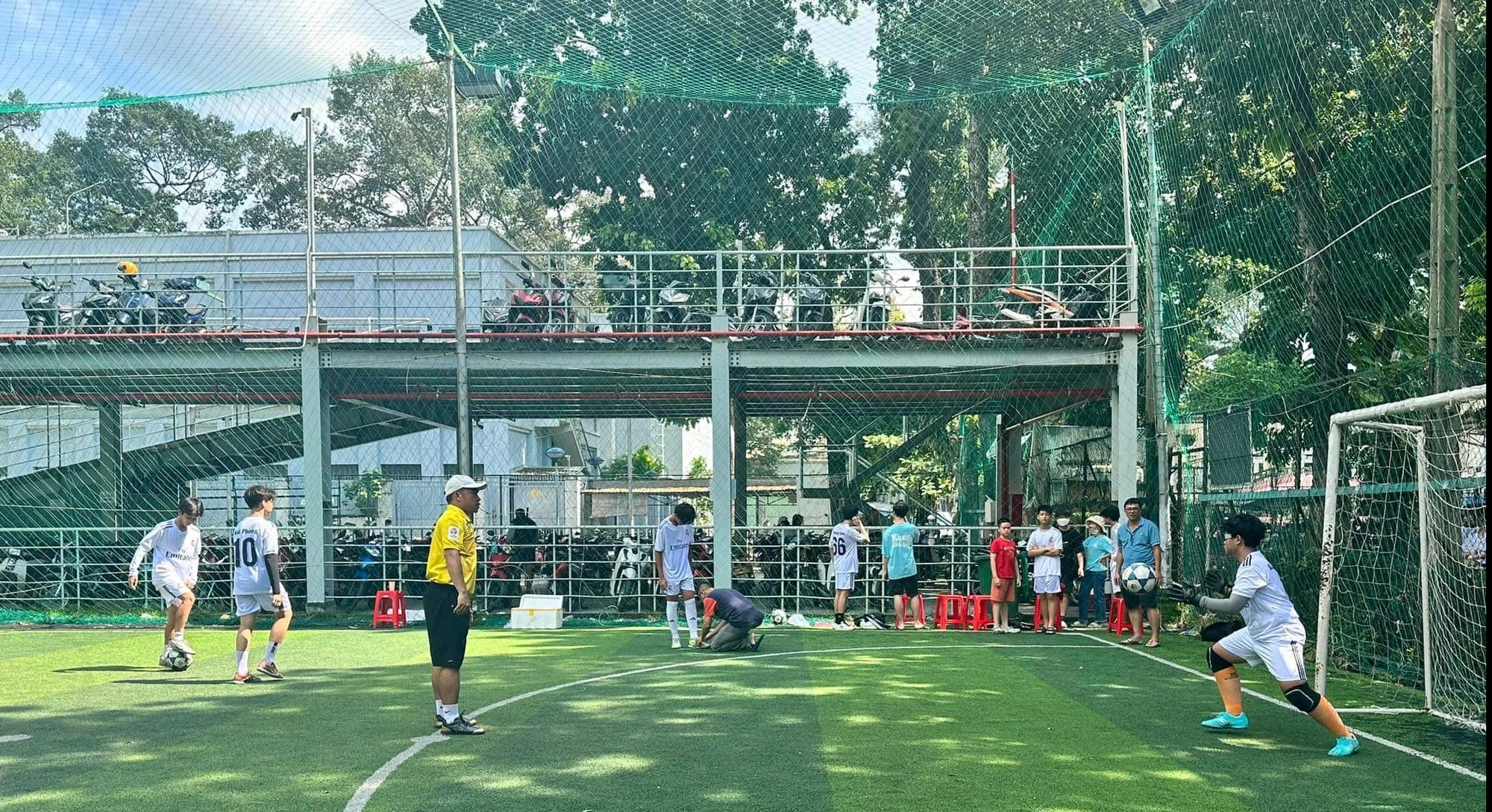 El fútbol es un deporte que figura en la lista utilizada por los candidatos a la admisión directa al décimo grado (ilustración)