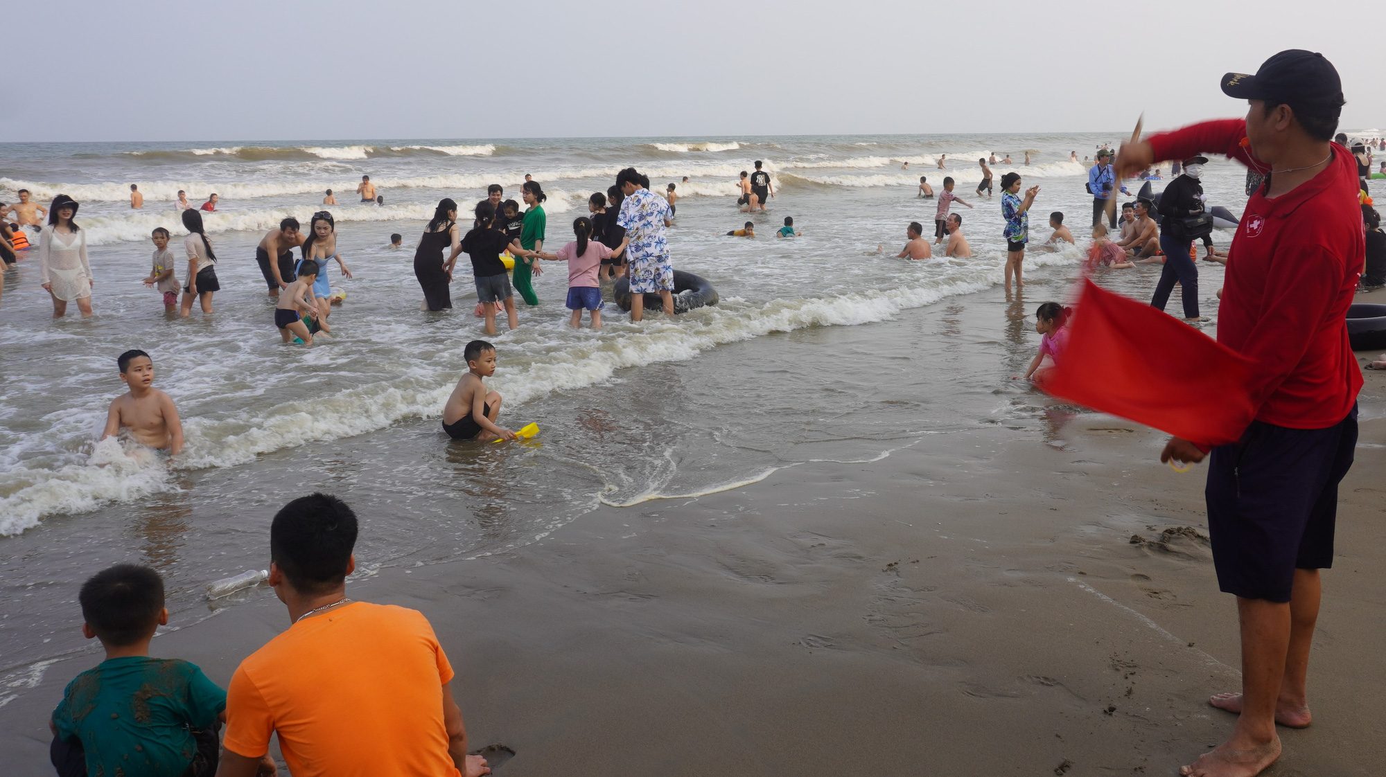 17 sự kiện lớn mùa hè 2024 để Sầm Sơn là ‘thành phố của lễ hội’- Ảnh 1. Bãi biển Sầm Sơn - Ảnh: HÀ ĐỒNG