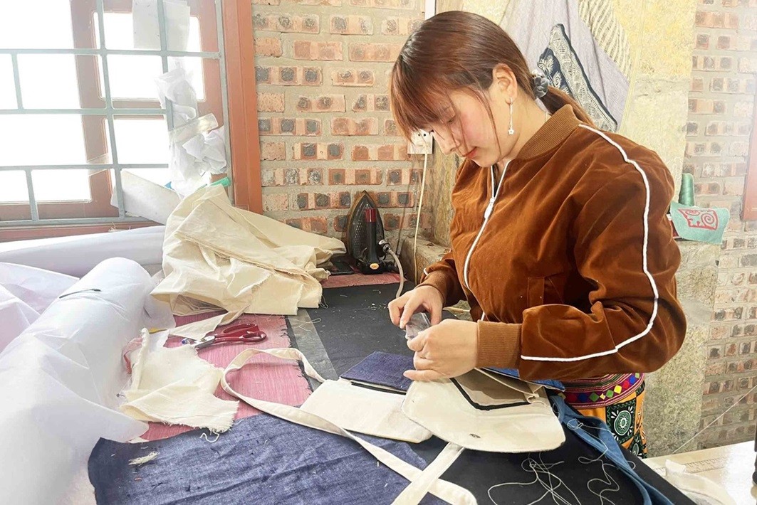 Phụ nữ vùng cao Hà Giang cùng 'dệt ước mơ' xóa đói giảm nghèo