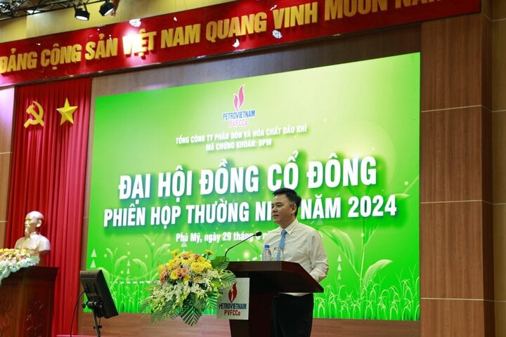 Tân chủ tịch Nguyễn Xuân Hòa phát biểu tại phiên họp.