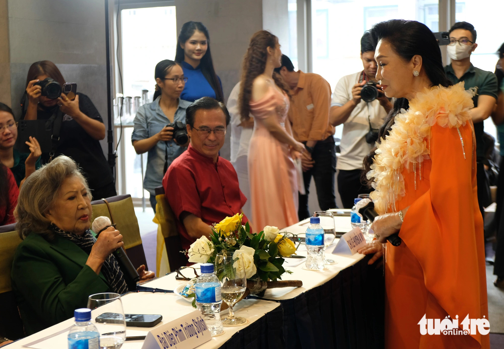 Diệu Hiền nói rằng bà hãnh diện khi có người bạn như Bạch Tuyết - Ảnh: LINH ĐOAN Diệu Hiền nói rằng bà hãnh diện khi có người bạn như Bạch Tuyết - Ảnh: LINH ĐOAN