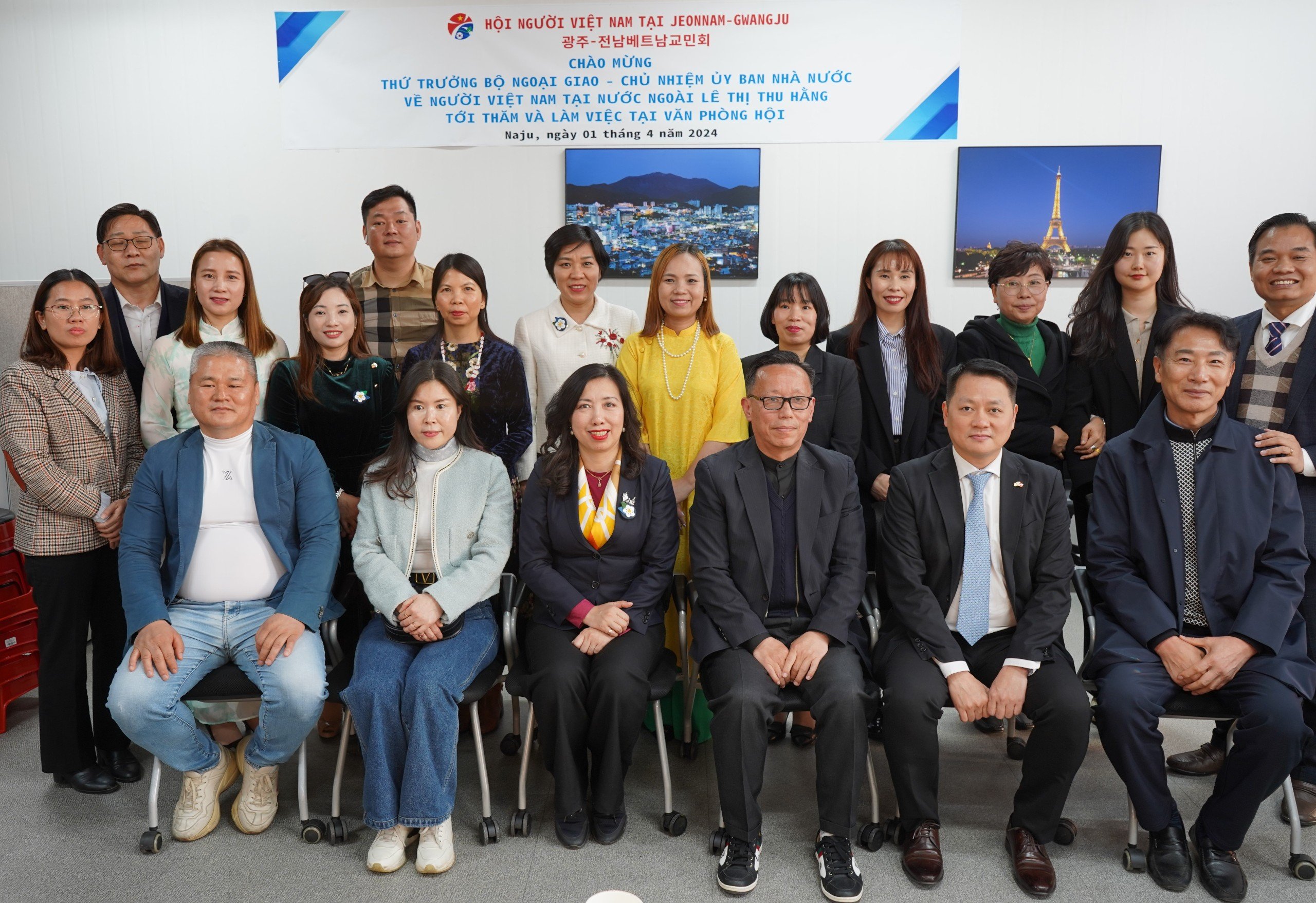 Thứ trưởng Lê Thị Thu Hằng khai trương Văn phòng Hội người Việt Nam tại Jeonbuk- Ảnh 7. Thứ trưởng Lê Thị Thu Hằng khai trương Văn phòng Hội người Việt Nam tại Jeonbuk- Ảnh 7.