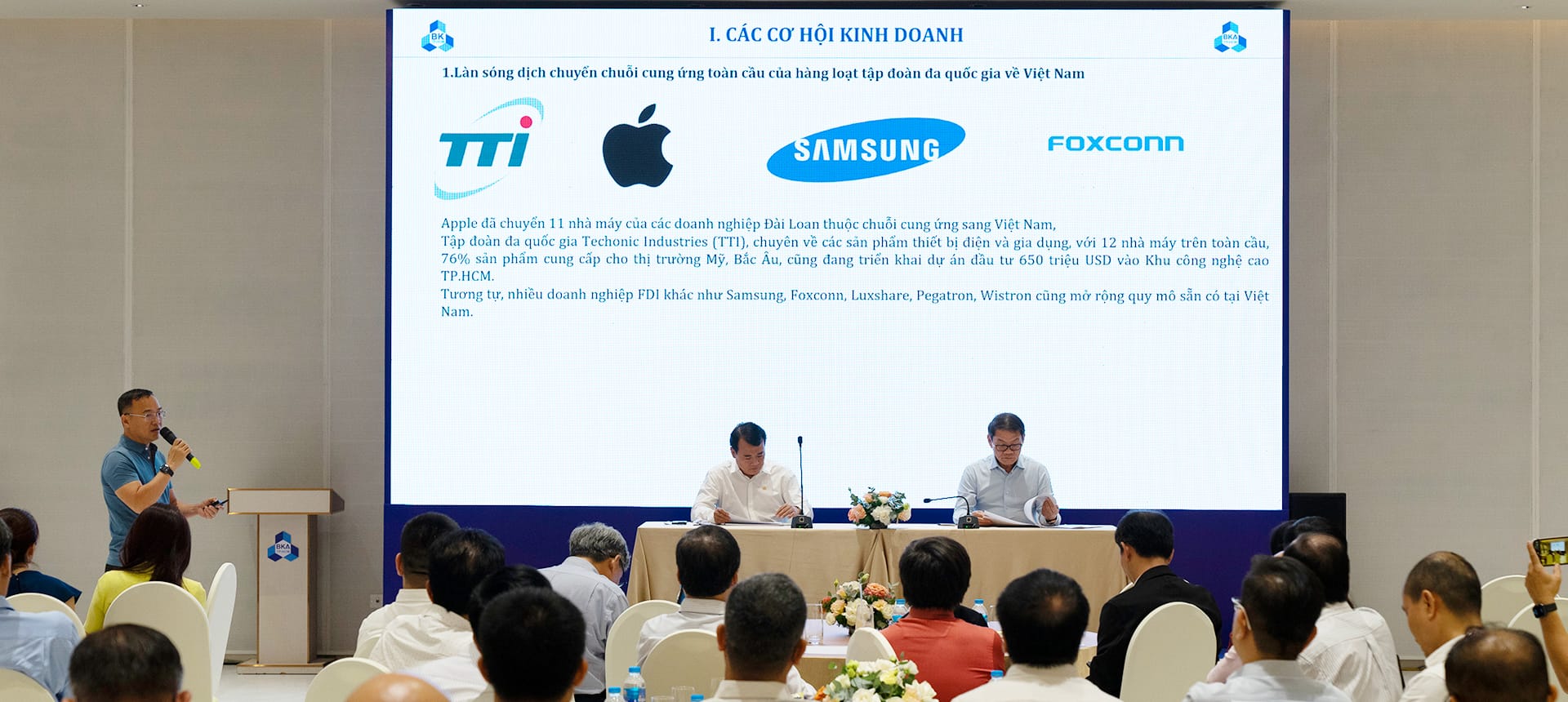 Các đại biểu trình bày, đóng góp ý kiến tại Hội thảo Các đại biểu trình bày, đóng góp ý kiến tại Hội thảo
